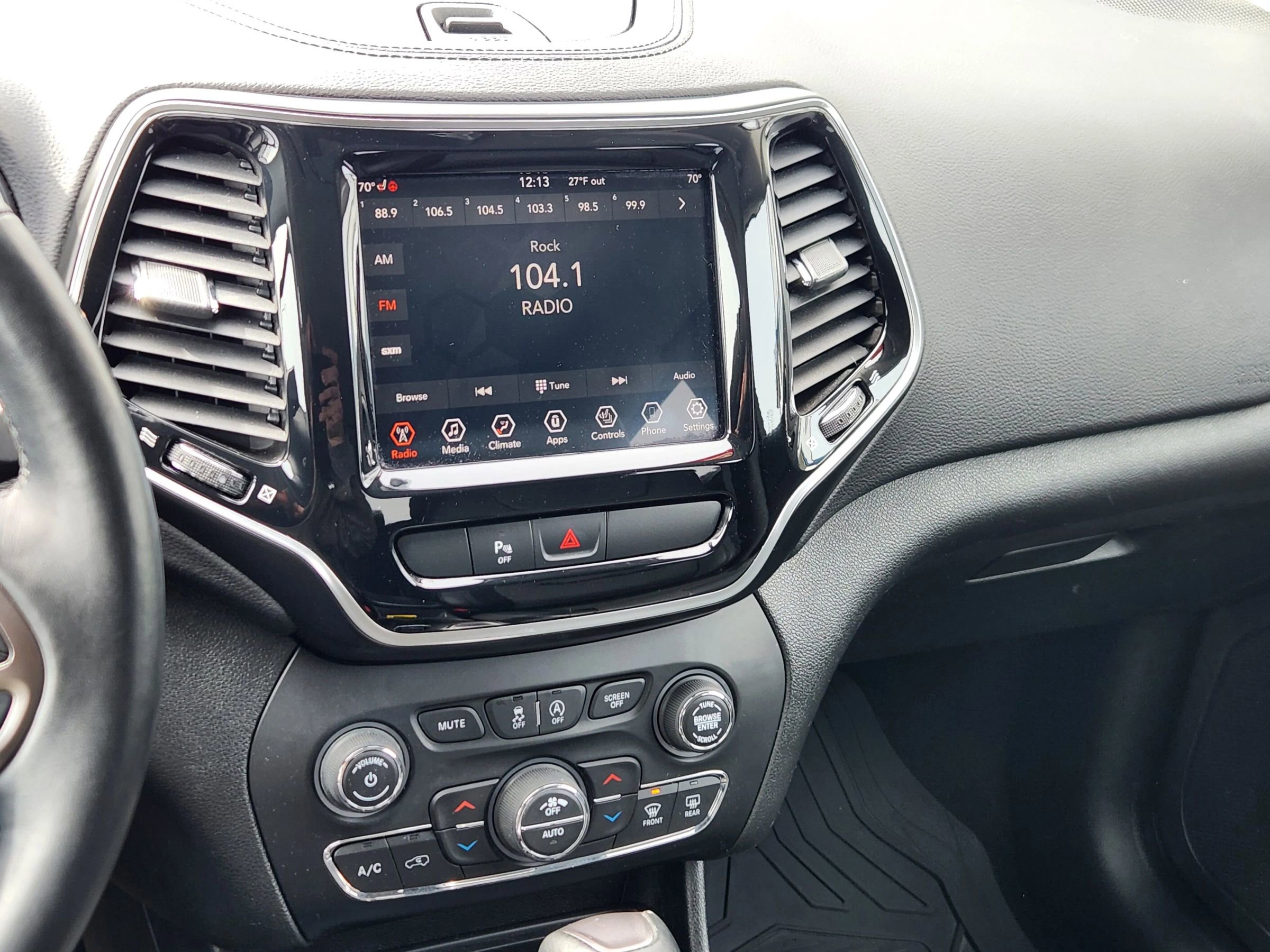 Used 2019 Jeep Cherokee Limited image 33