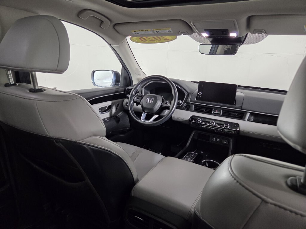Used 2025 Honda Pilot Touring image 31
