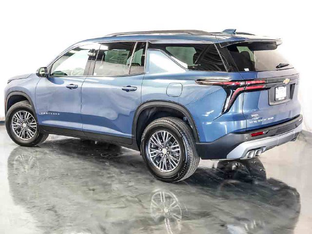 Used 2026 Chevrolet Traverse LT AWD/4WD image 9