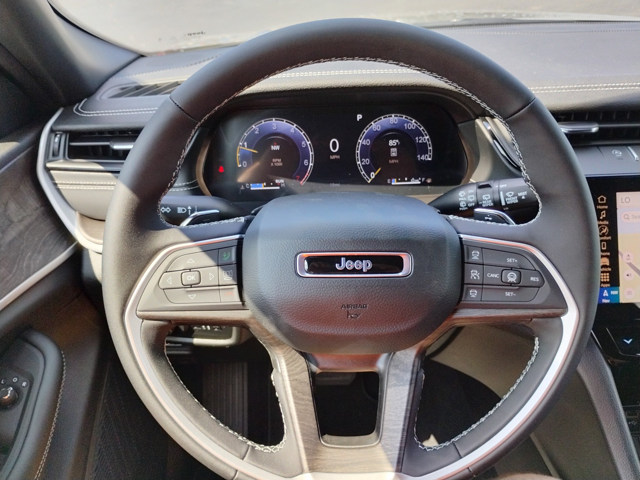 New 2027 Jeep Grand Cherokee Altitude AWD/4WD image 39