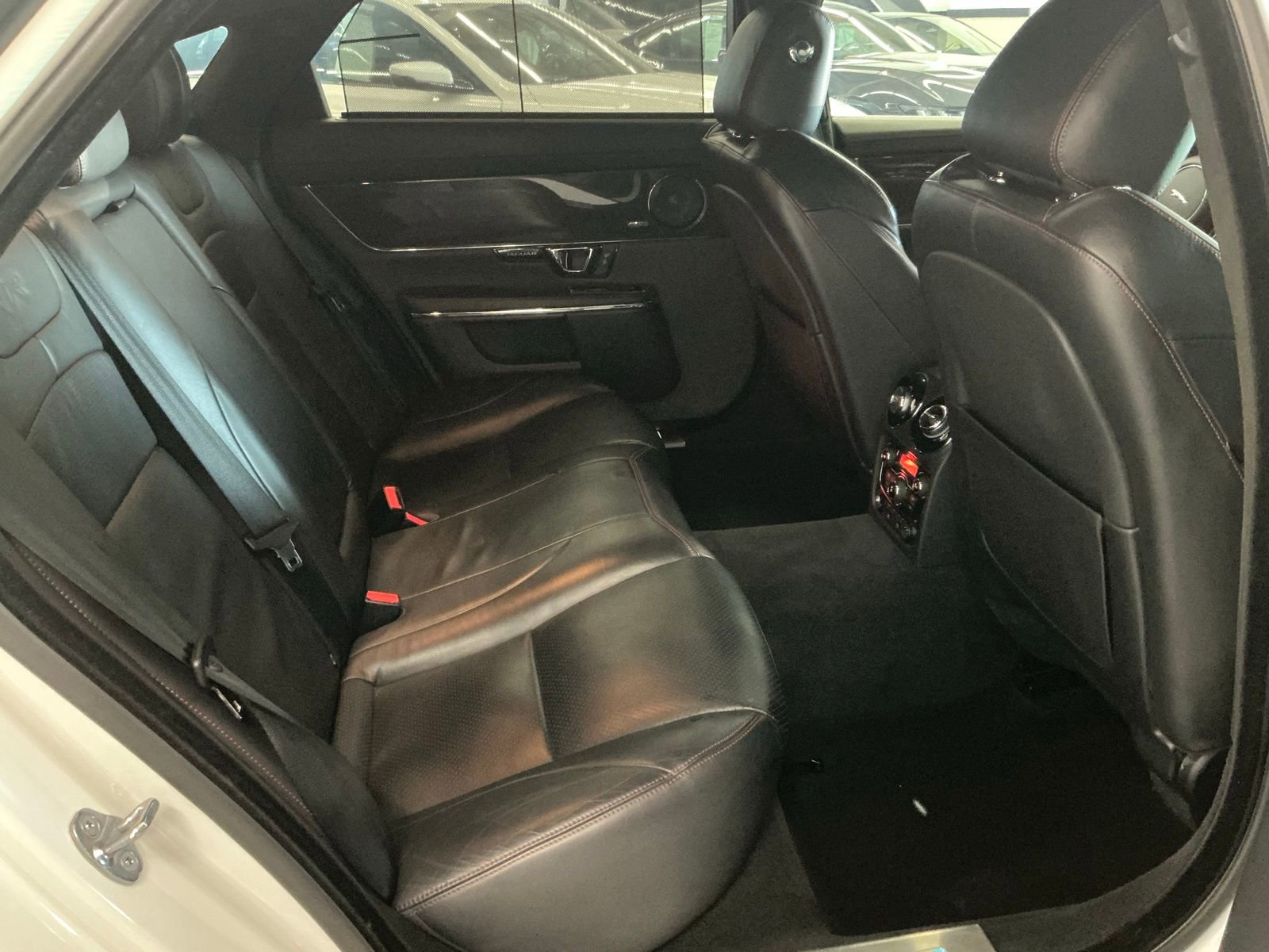 Used 2015 Jaguar XJ R LWB image 16