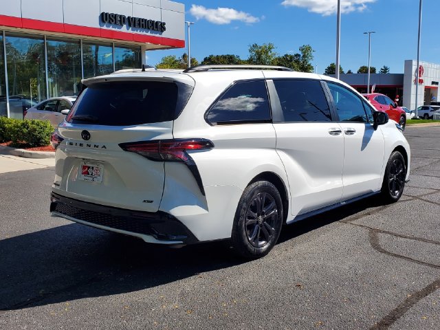 Used 2026 Toyota Sienna XSE AWD/4WD image 4