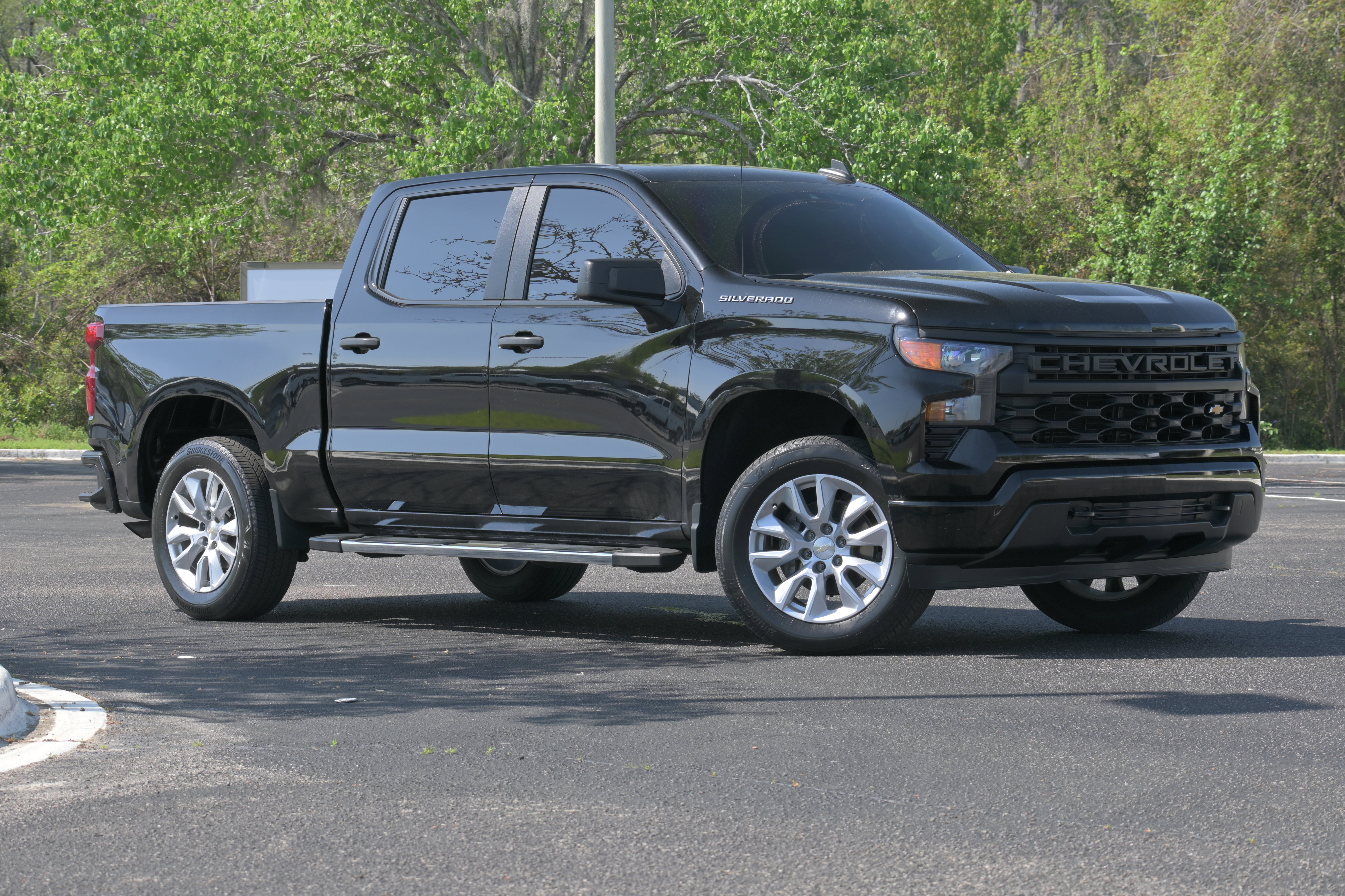 Used 2023 Chevrolet Silverado 1500 Custom image 2