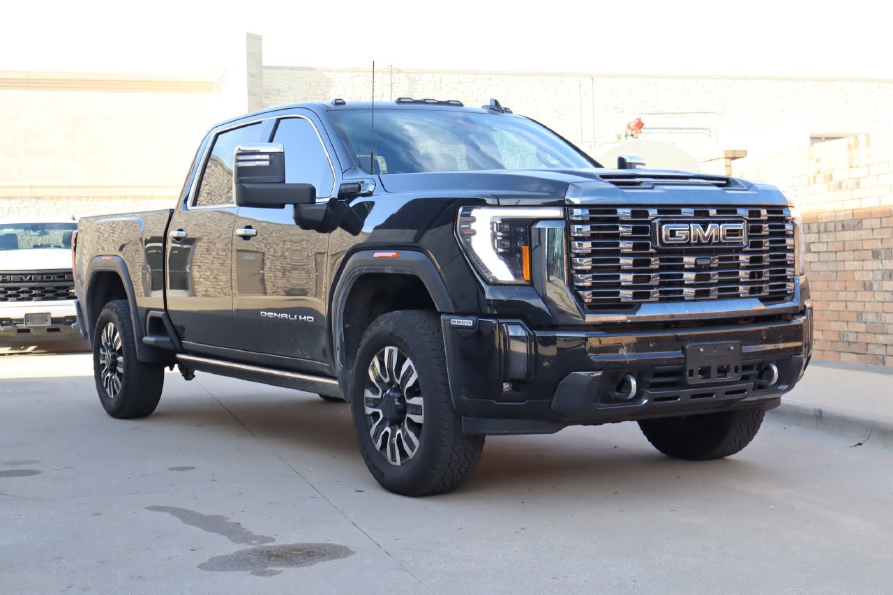 Used 2024 GMC Sierra 2500 Denali Ultimate AWD/4WD image 2
