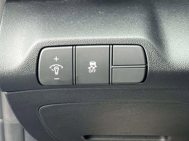 Certified 2025 Hyundai Elantra Sport FWD image 18