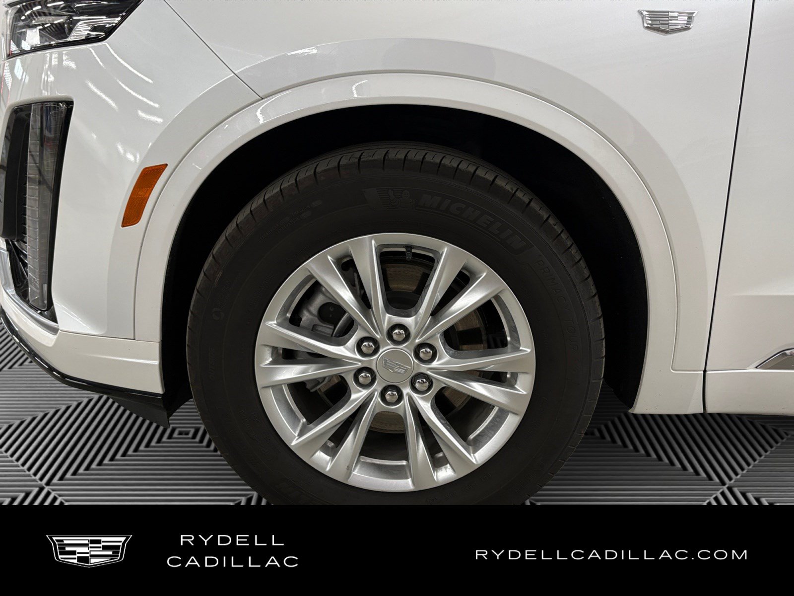 Certified 2025 Cadillac XT6 Luxury AWD/4WD image 9