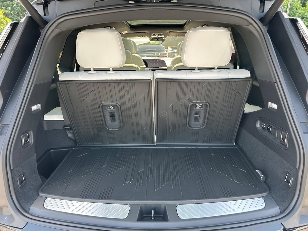 New 2027 Cadillac Vistiq Sport w/ LPO, Floor Liner Package AWD/4WD image 18