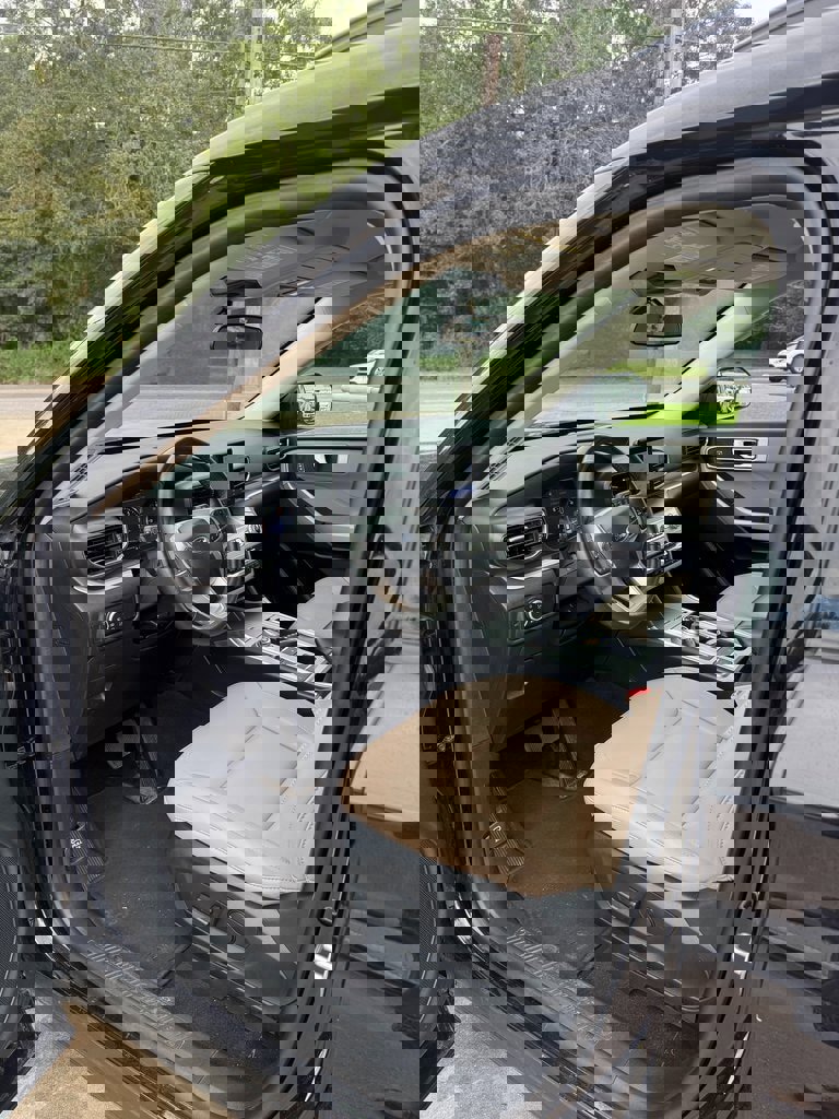 Used 2024 Ford Explorer XLT w/ Equipment Group 202A image 8