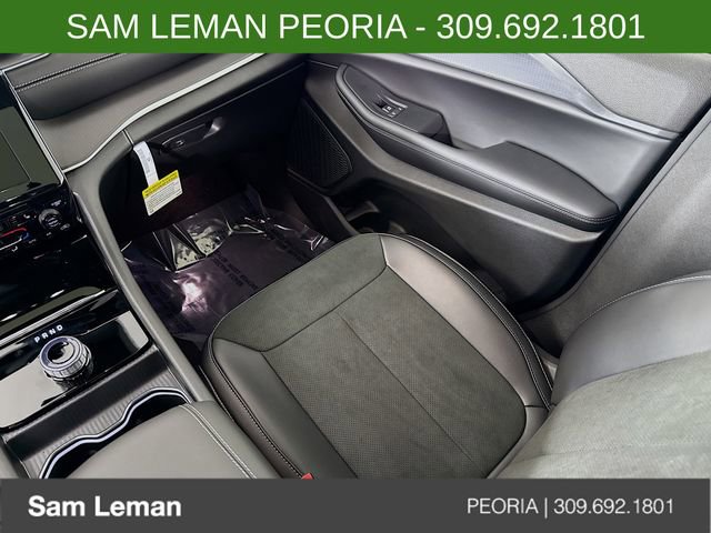 New 2025 Jeep Grand Cherokee Altitude image 23