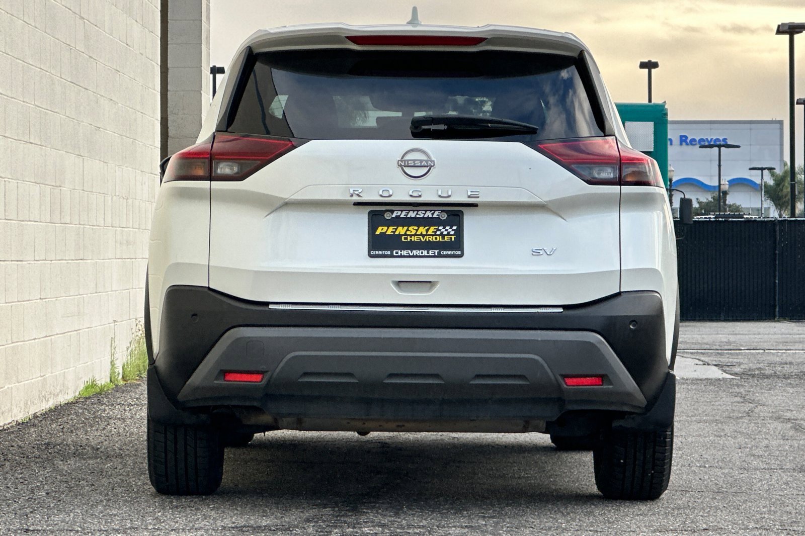 Used 2022 Nissan Rogue SV image 5