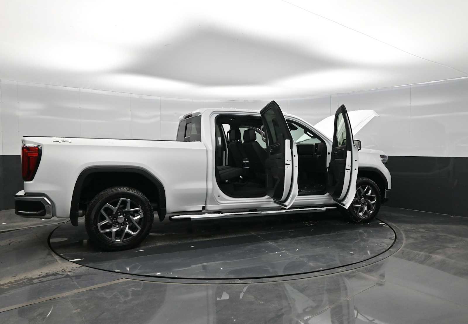 Used 2023 GMC Sierra 1500 SLT w/ SLT Convenience Package image 42