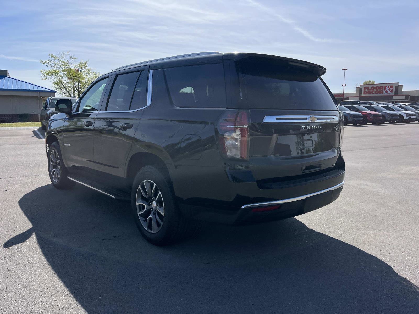 Used 2022 Chevrolet Tahoe LT w/ Luxury Package AWD/4WD image 5