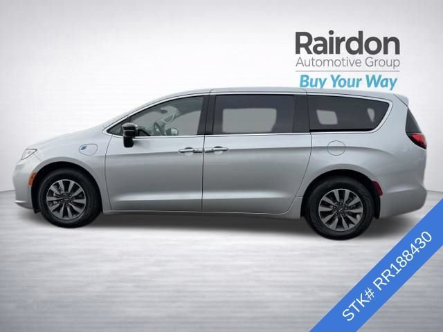 Used 2024 Chrysler Pacifica Limited FWD image 4