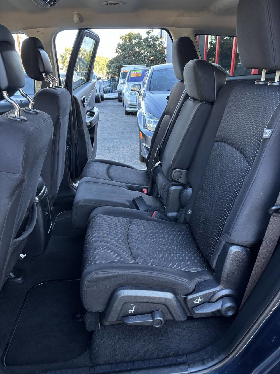 Used 2014 Dodge Journey SXT w/ Flexible Seating Group image 18