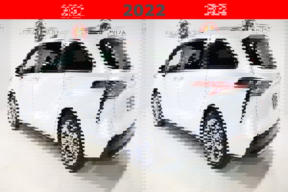 Used 2022 Toyota Sienna Platinum image 3