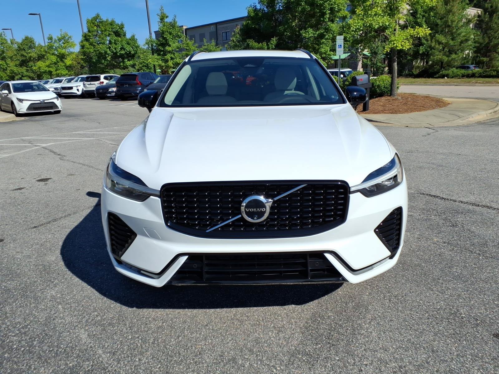 Certified 2024 Volvo XC60 B5 Plus AWD/4WD image 8