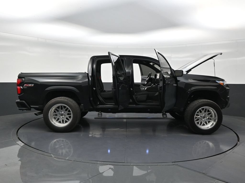Used 2025 Chevrolet Colorado Z71 AWD/4WD image 29