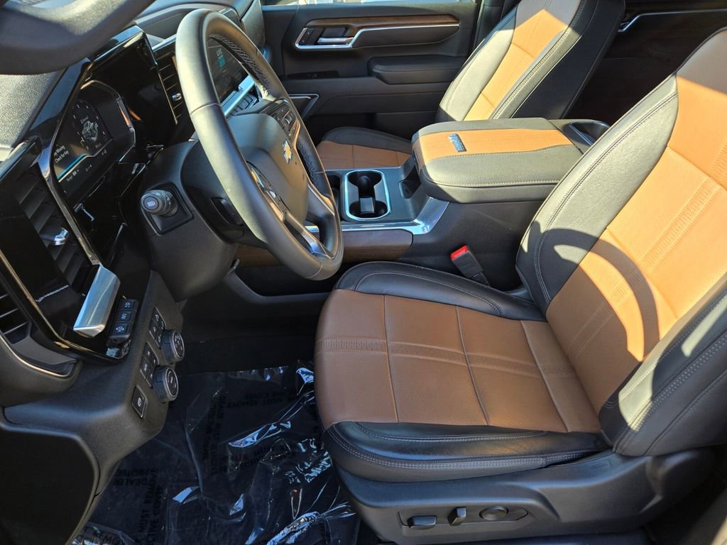 Used 2025 Chevrolet Silverado 3500 High Country w/ High Country Premium Package AWD/4WD image 10