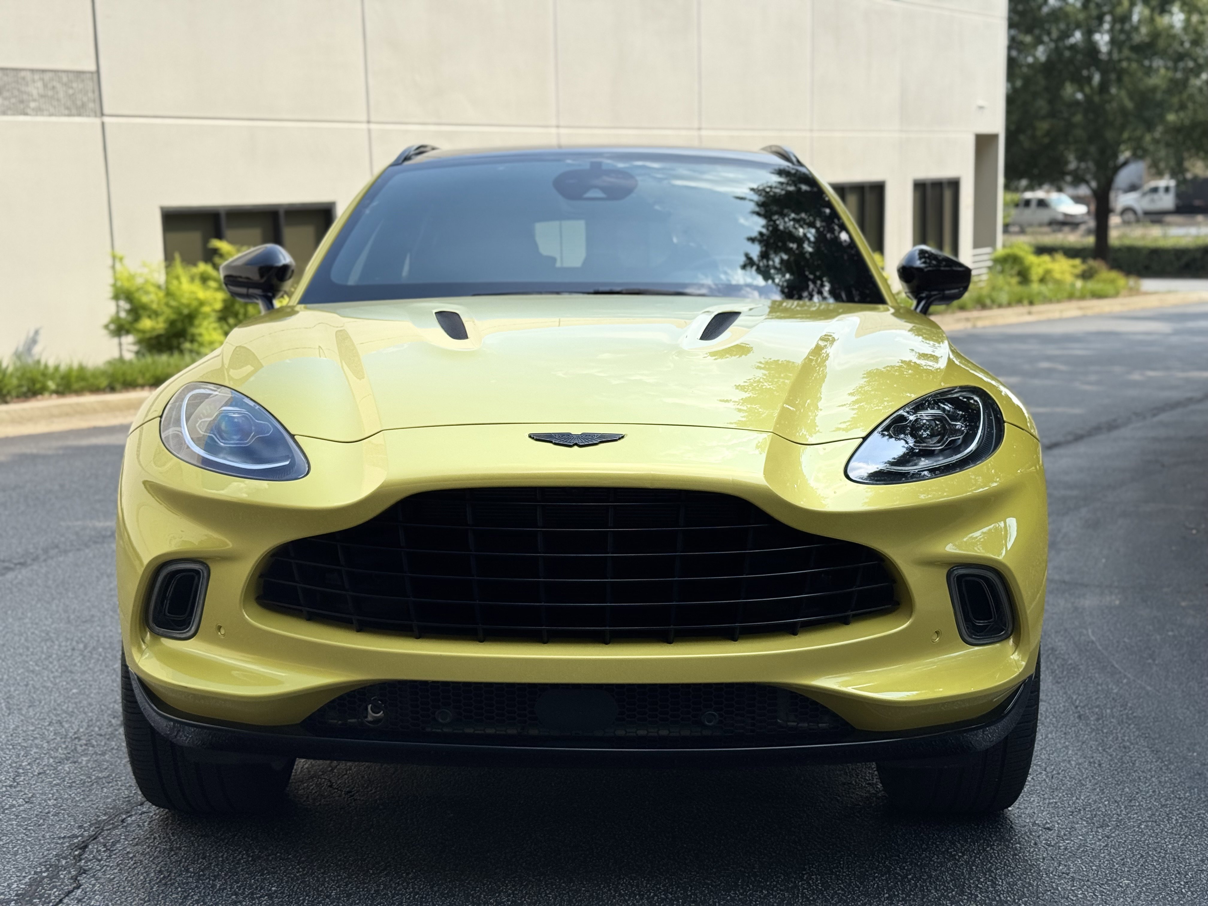 Used 2021 Aston Martin DBX AWD/4WD image 22