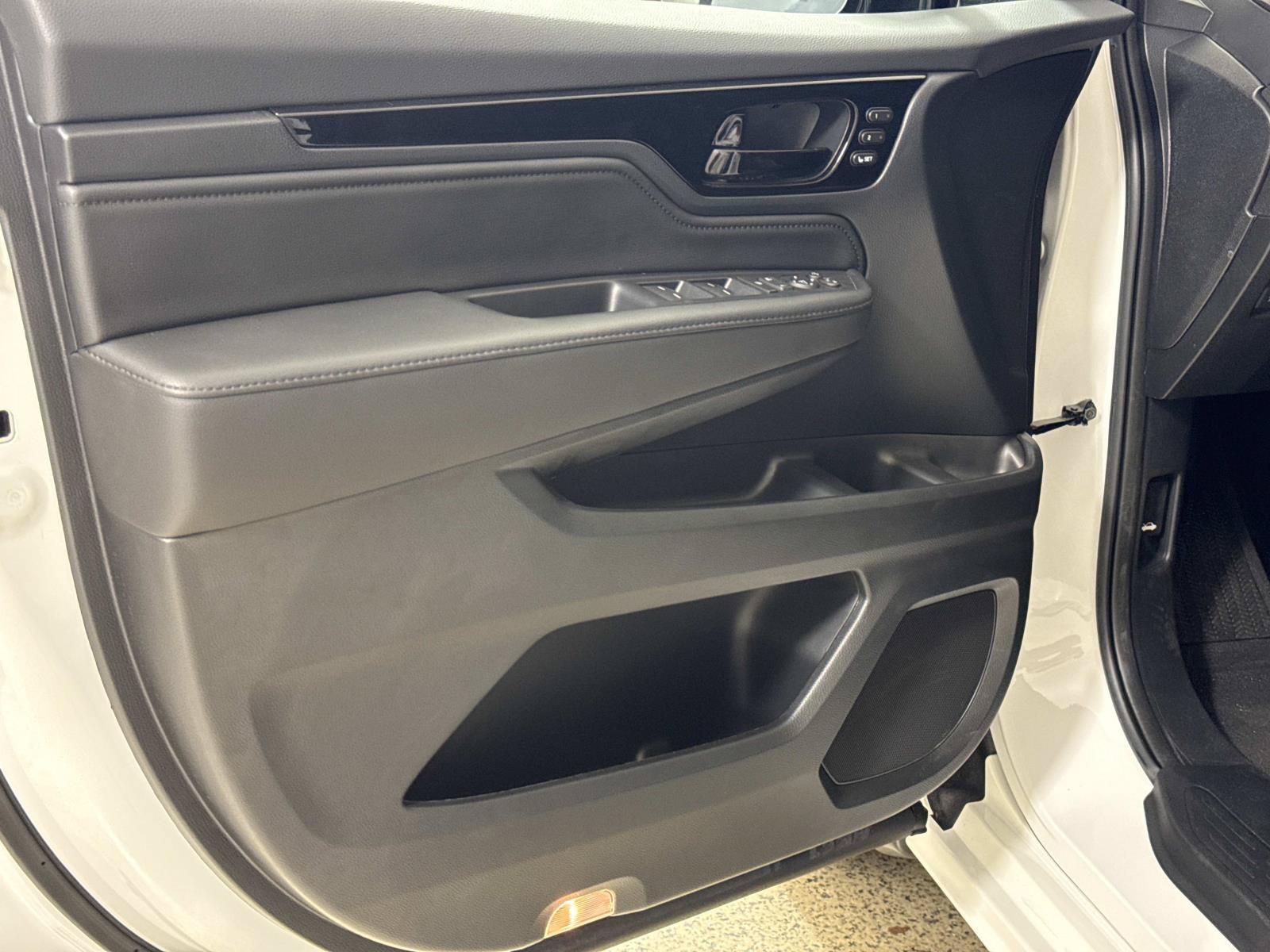 Used 2025 Honda Odyssey Elite image 16