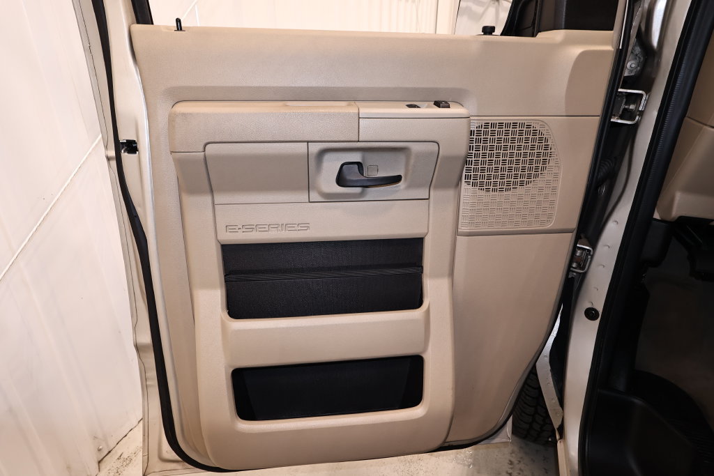 Used 2009 Ford E-350 and Econoline 350 XL RWD image 9