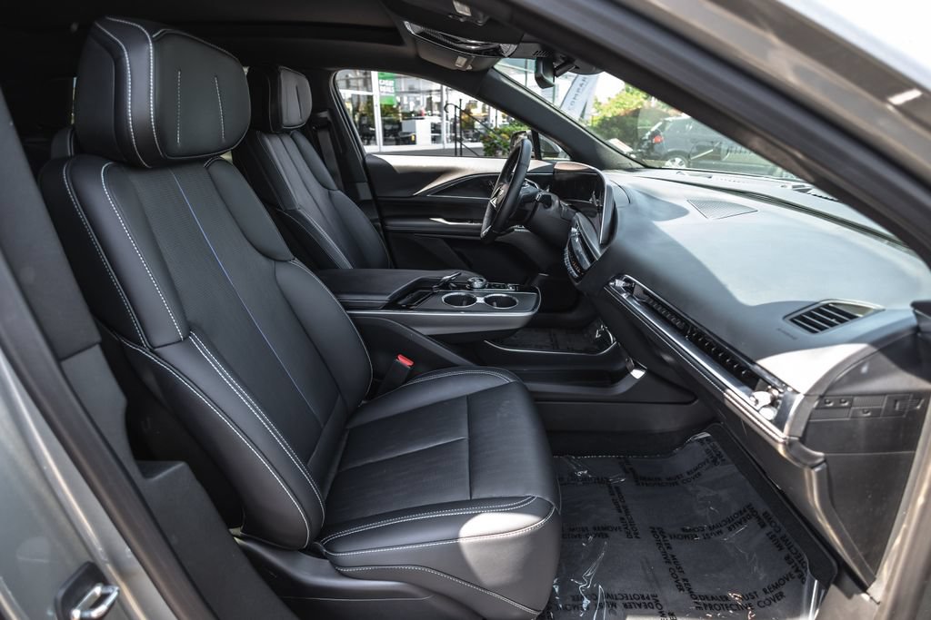 Used 2024 Cadillac Lyriq Sport RWD image 29