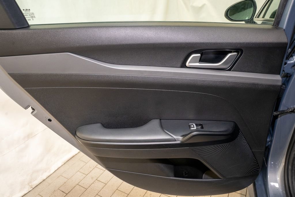 Used 2022 Kia K5 LX image 8