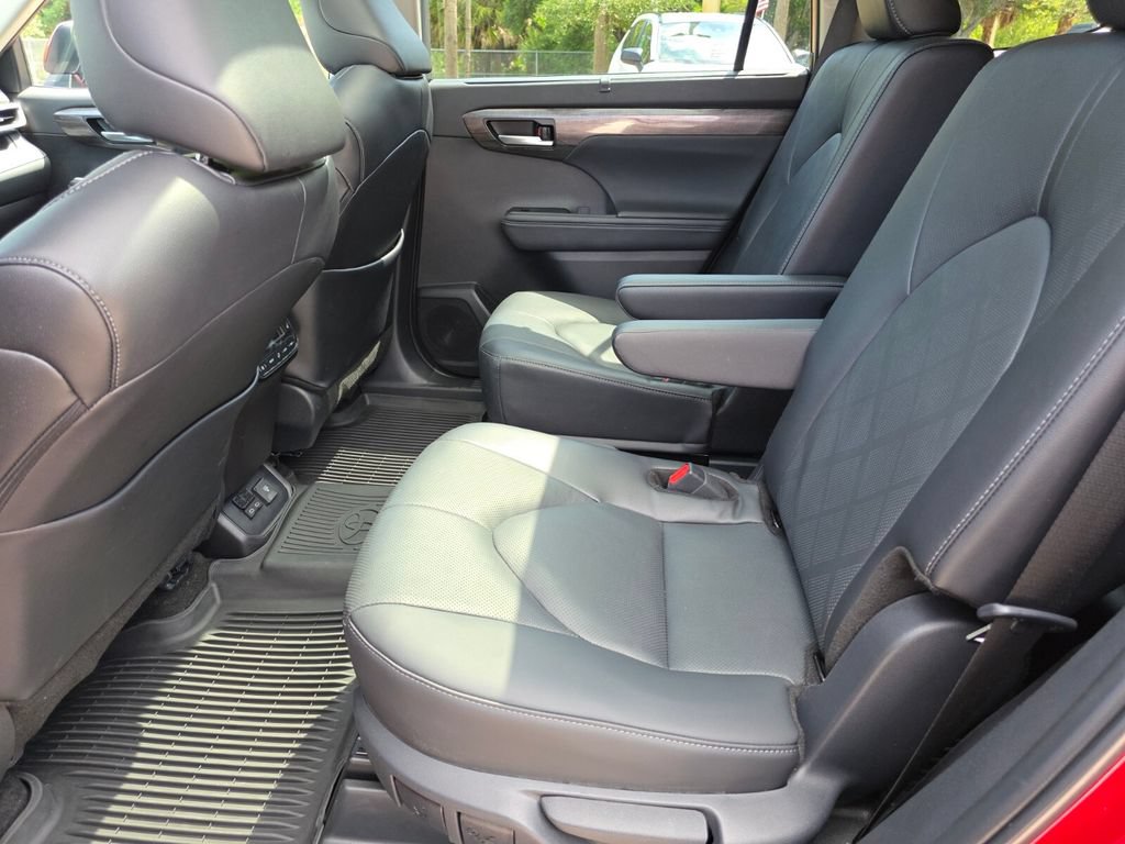 Used 2026 Toyota Highlander Platinum AWD/4WD image 23