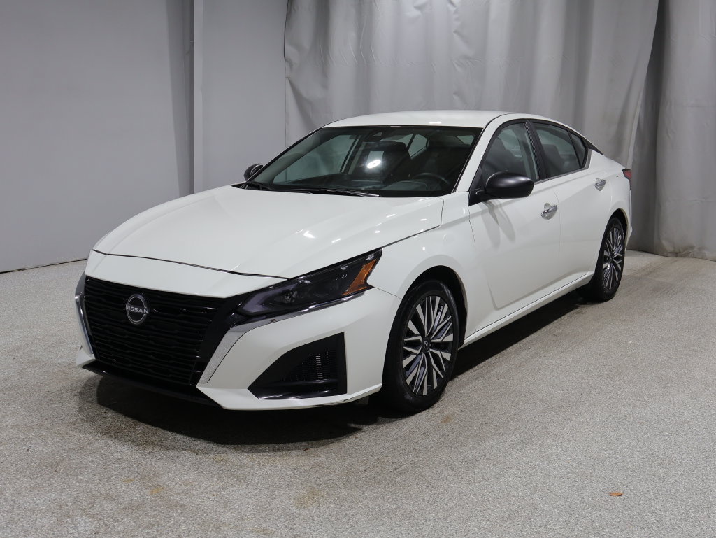 Used 2025 Nissan Altima 2.5 SV FWD image 6