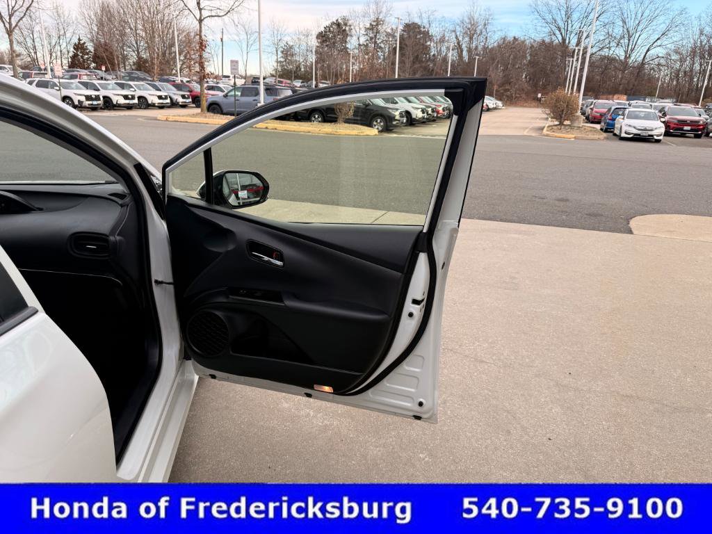Used 2019 Toyota Prius LE w/ Carpet Mat Package image 19