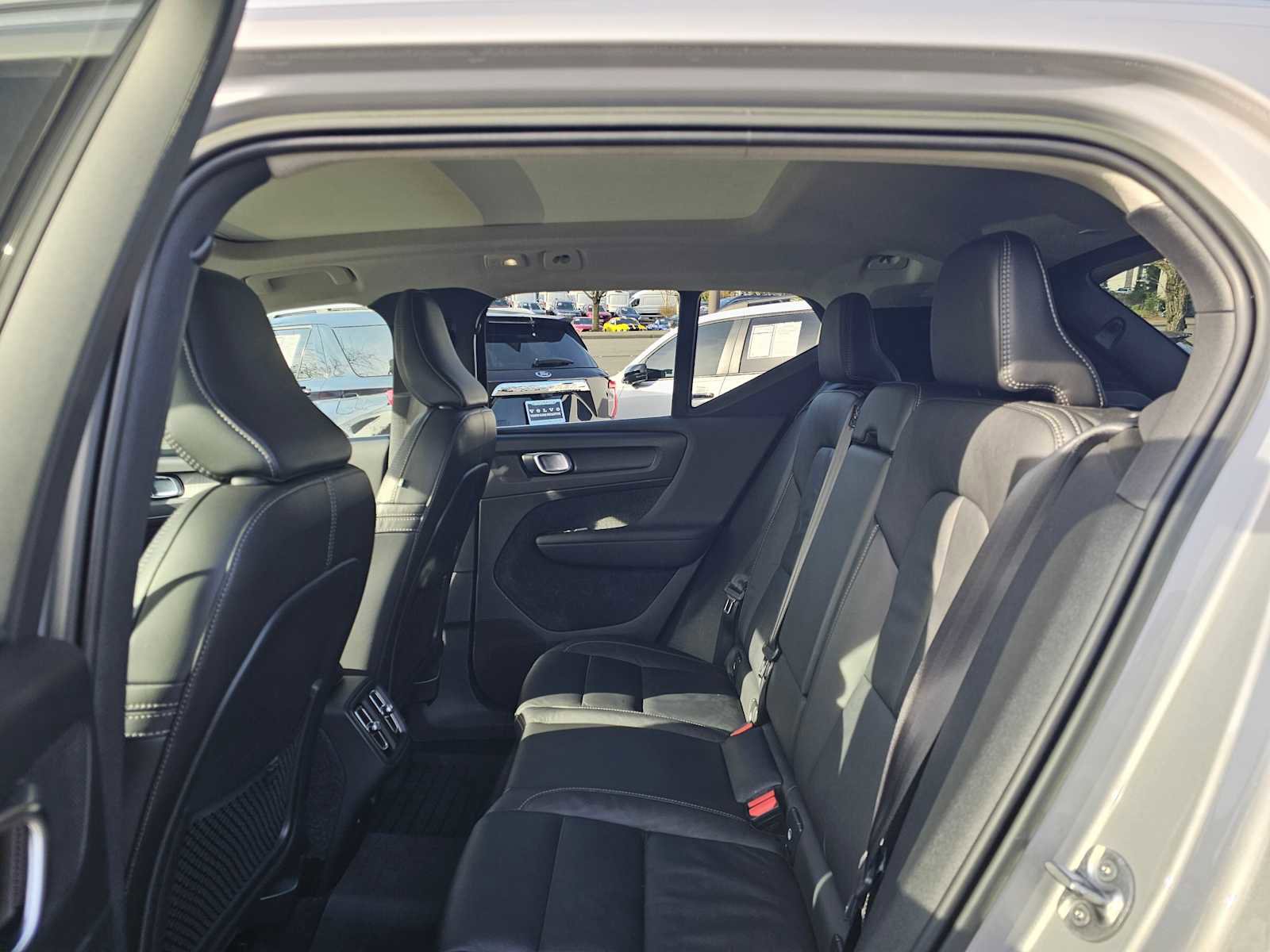 Used 2023 Volvo XC40 B4 Plus w/ Protection Package Premier image 20