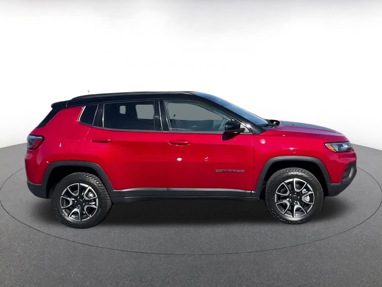 Used 2025 Jeep Compass Trailhawk image 15