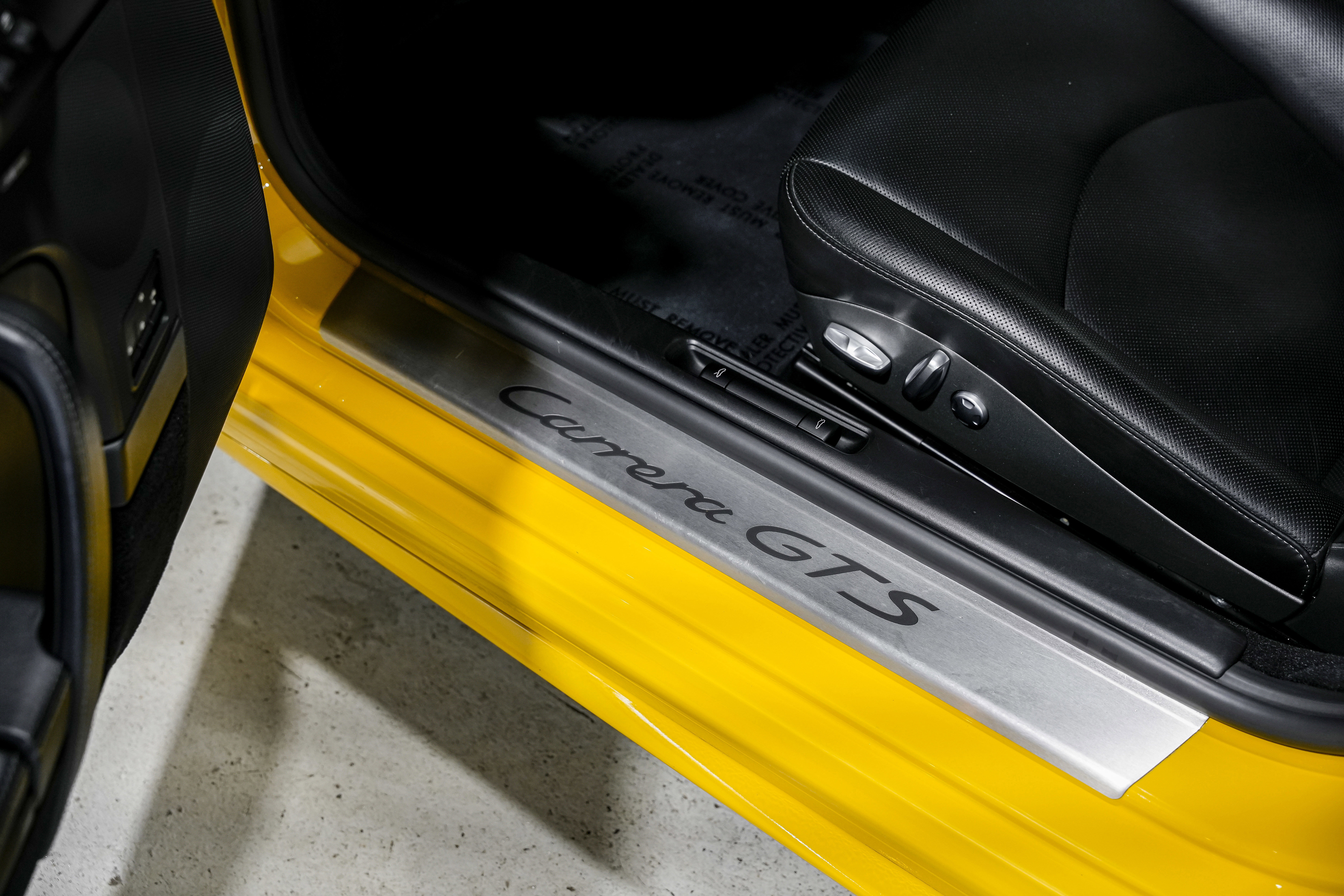 Used 2011 Porsche 911 Carrera GTS image 23