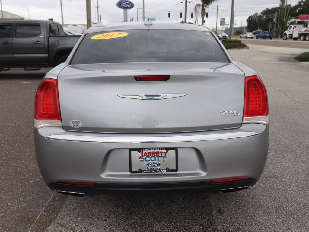 Used 2017 Chrysler 300 C RWD image 10