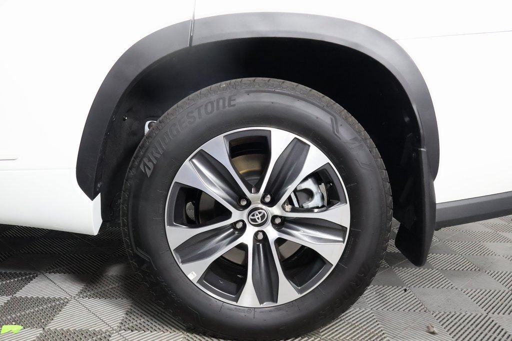Used 2026 Toyota Highlander XLE AWD/4WD image 16