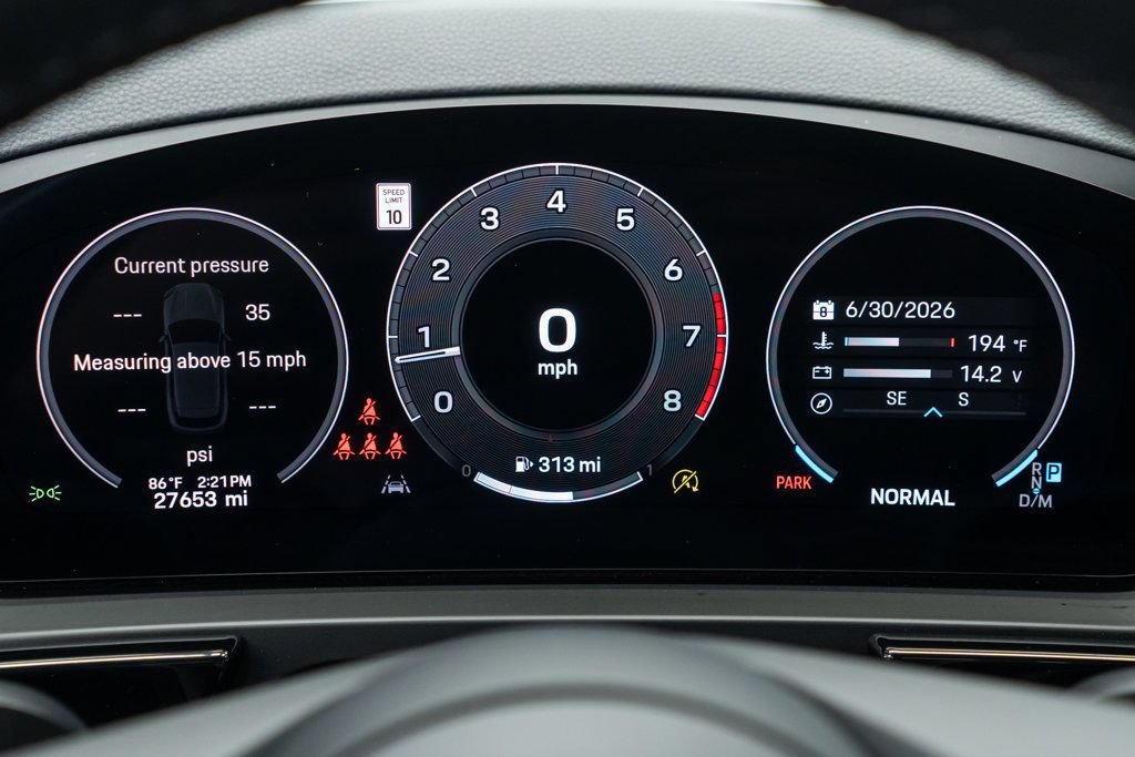 Used 2024 Porsche Cayenne AWD/4WD image 17