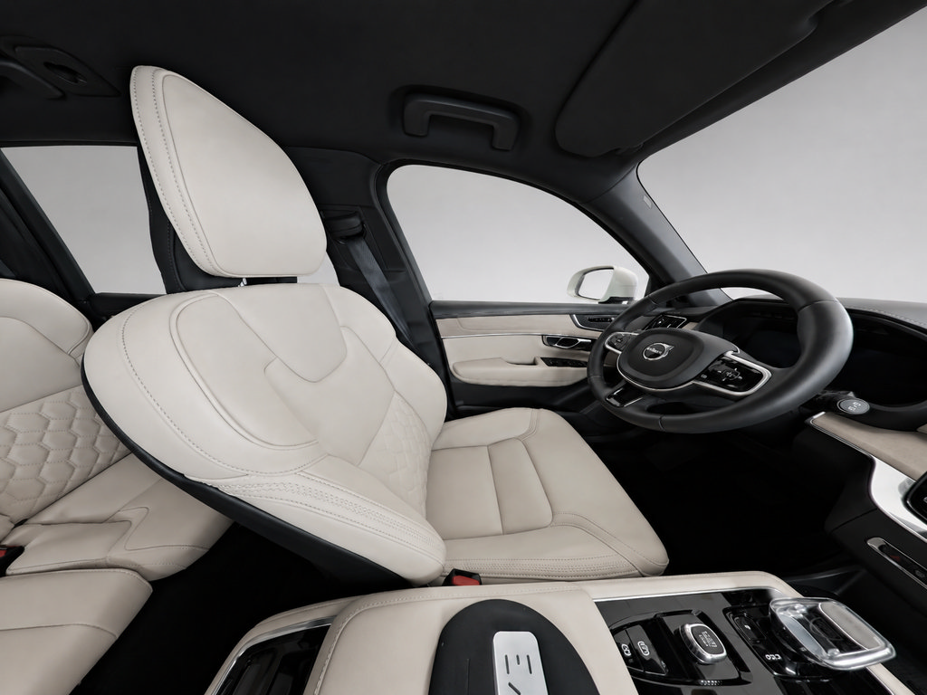 Certified 2026 Volvo XC90 B6 Core AWD/4WD image 10