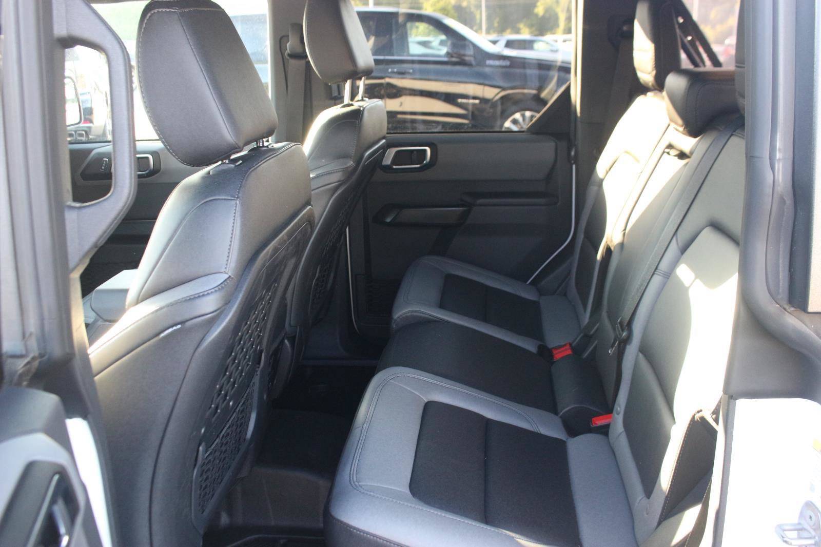 Used 2024 Ford Bronco Black Diamond AWD/4WD image 32