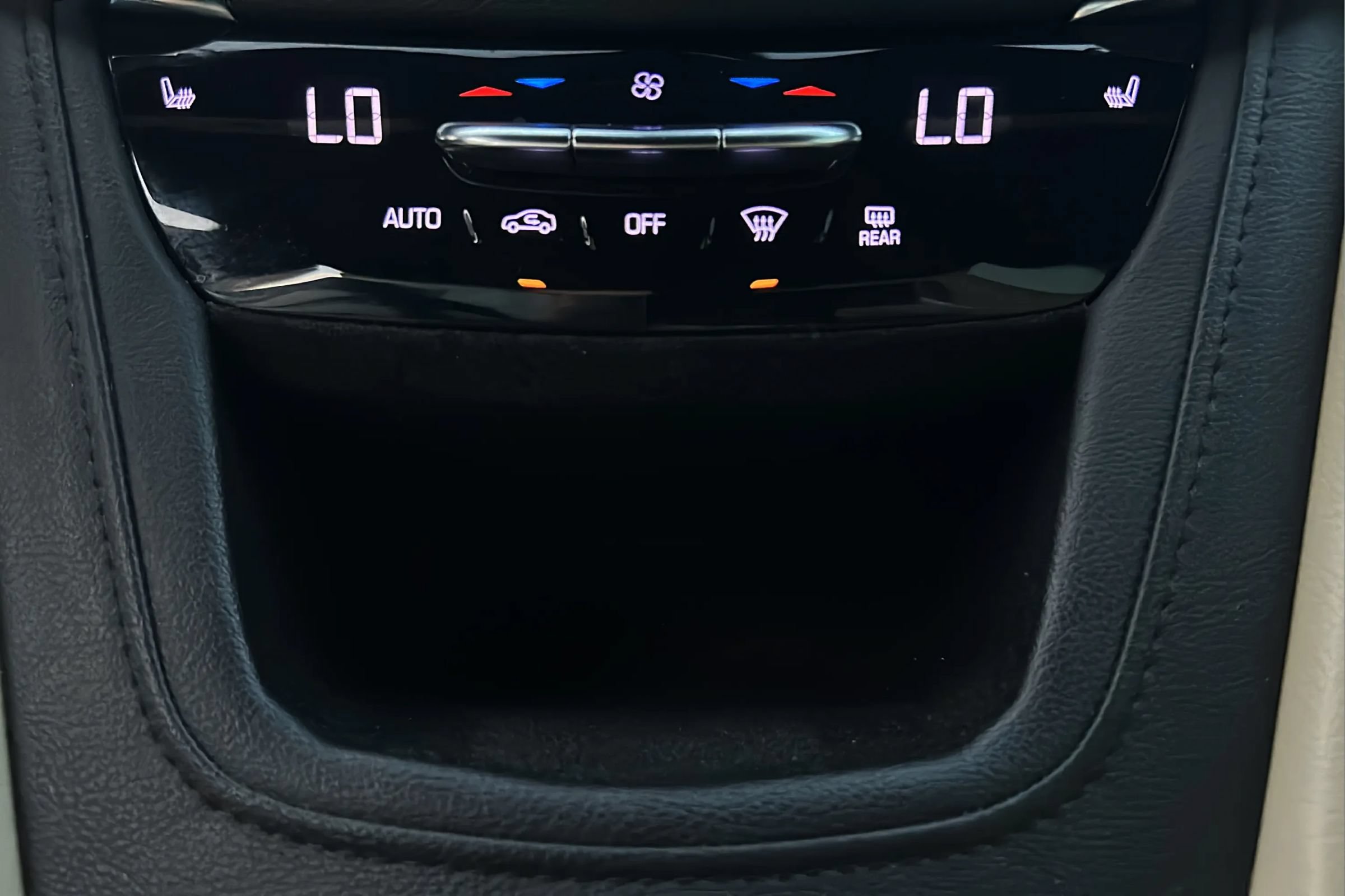 Used 2018 Cadillac XT5 Luxury w/ Driver Awareness Package AWD/4WD image 33