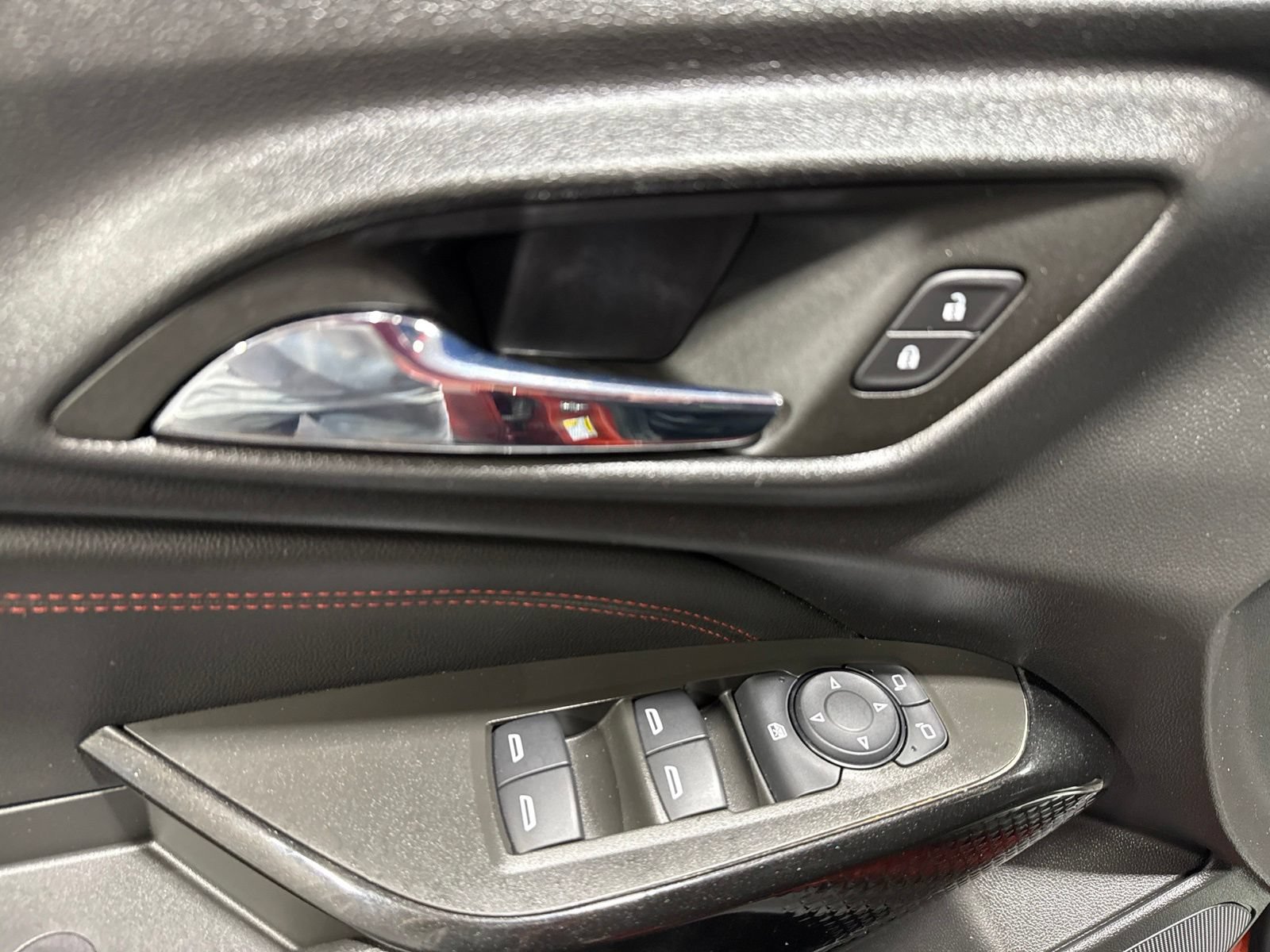 Used 2024 Chevrolet Trax RS w/ Driver Confidence Package FWD image 18