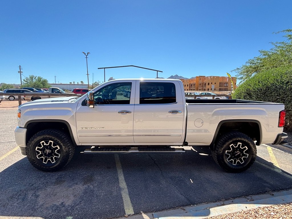 Used 2018 GMC Sierra 2500 Denali w/ Duramax Plus Package AWD/4WD image 6