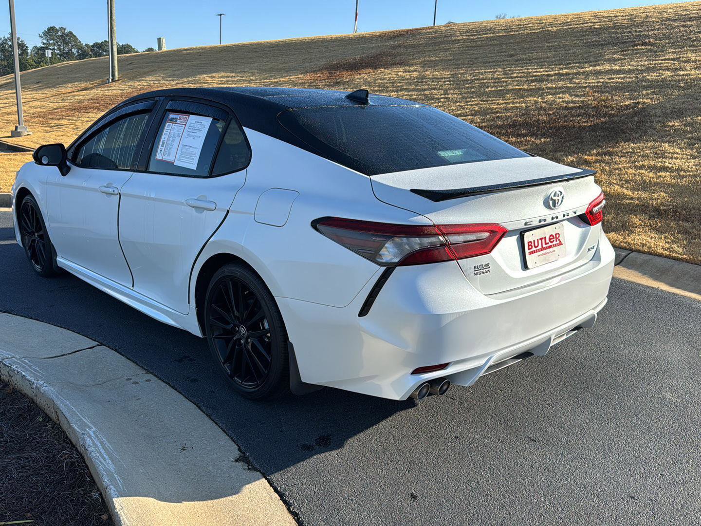 Used 2023 Toyota Camry XSE image 3