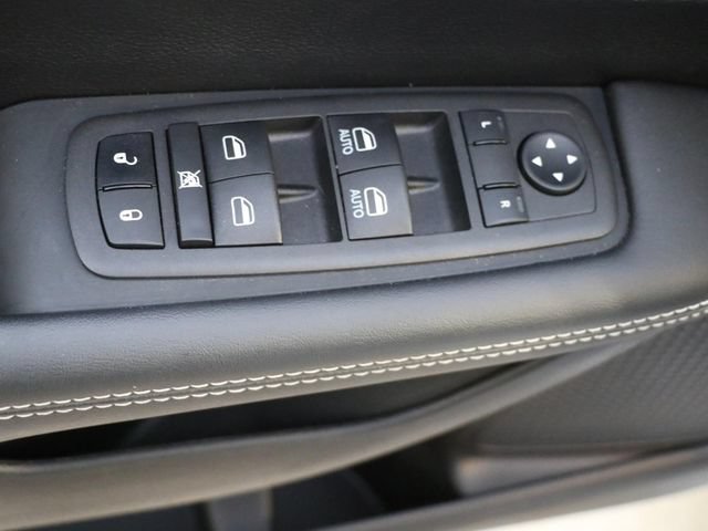 Used 2024 Chrysler Pacifica Touring-L w/ S Appearance Package FWD image 18