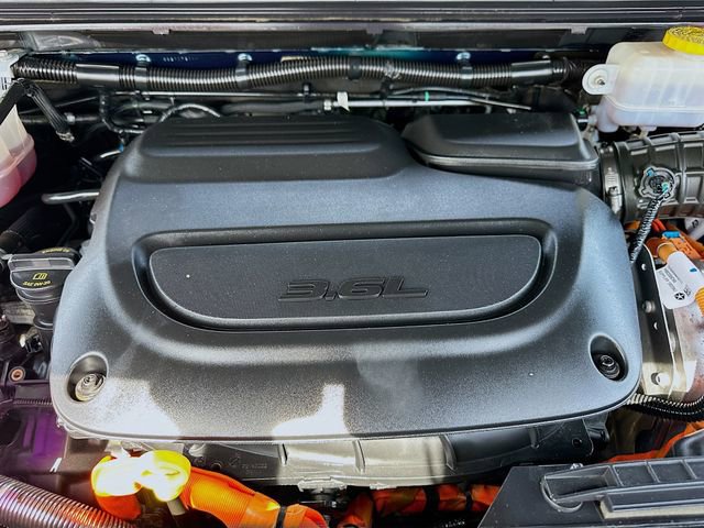 Used 2024 Chrysler Pacifica Premium image 32