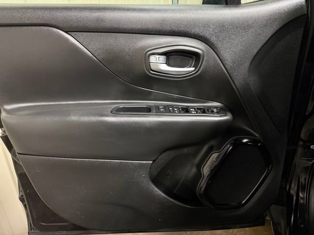 Used 2019 Jeep Renegade Altitude w/ Quick Order Package 2XM image 12