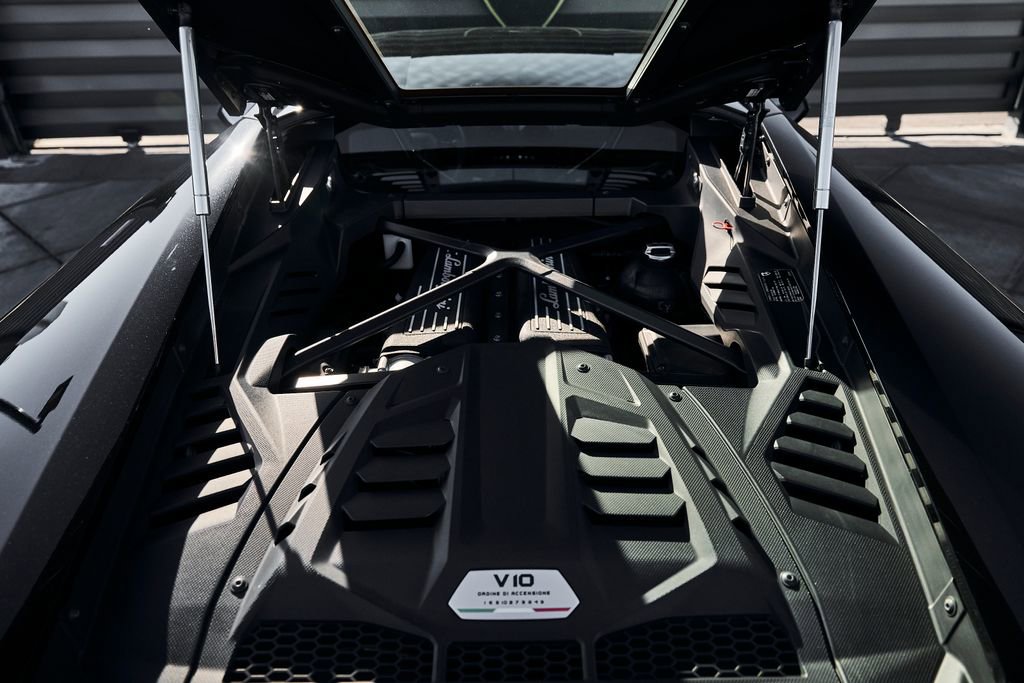 Used 2021 Lamborghini Huracan EVO image 23