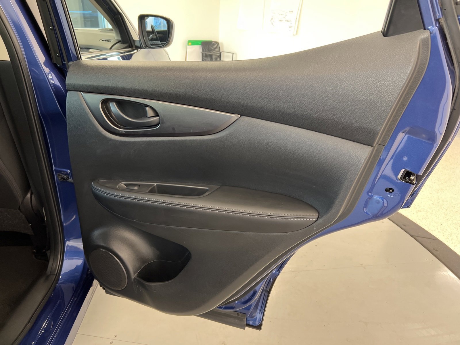 Used 2022 Nissan Rogue Sport S image 37