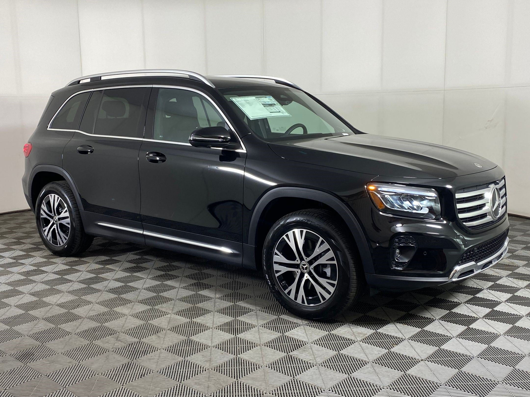 Used 2026 Mercedes-Benz GLB 250 4MATIC image 7
