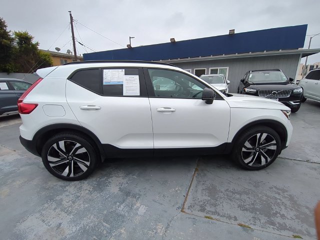 Certified 2023 Volvo XC40 B5 Plus w/ Protection Package Premier AWD/4WD image 2