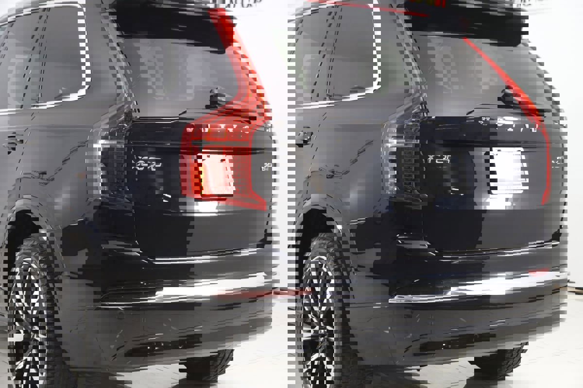 Used 2023 Volvo XC90 B6 Plus w/ Protection Package Premier image 25